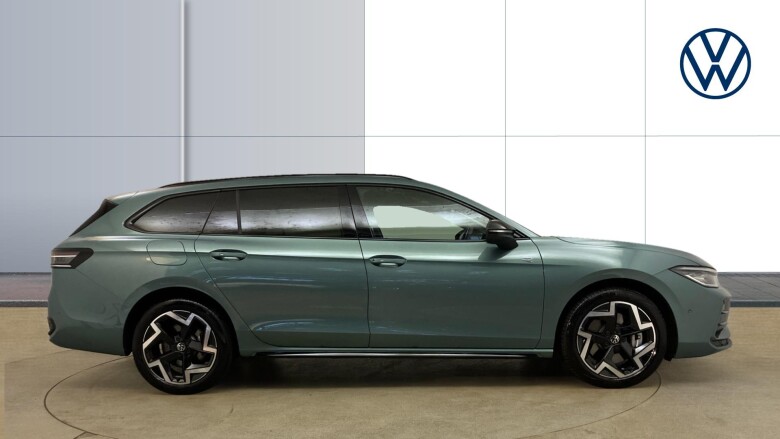 Volkswagen Passat 1.5 TSI eHybrid 272 R-Line 5dr DSG Estate